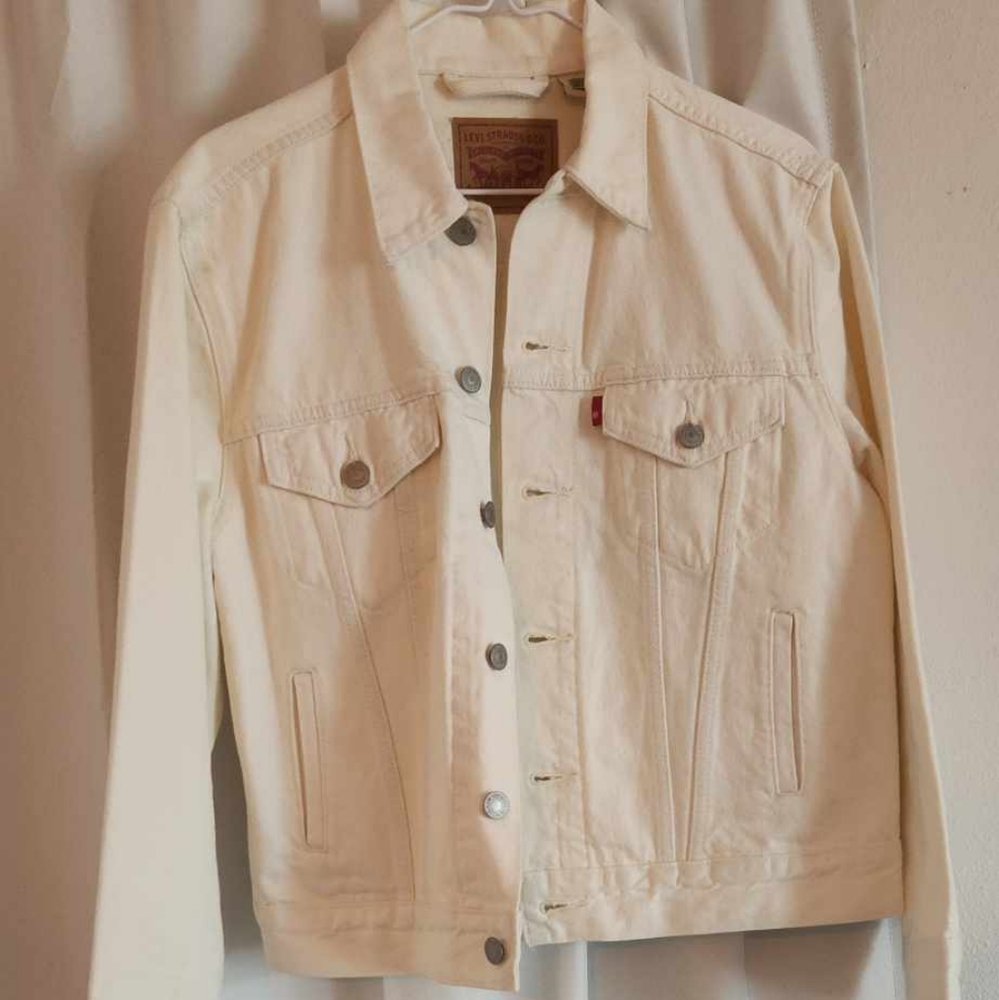 White Levi jean jacket